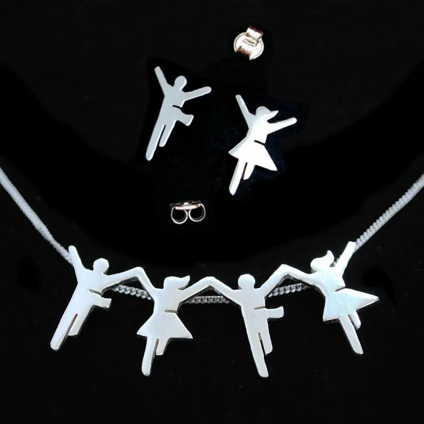 Conjunto pendientes/colgante sardana brillante cadena de plata fondo negro