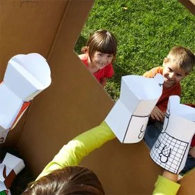 Puppets to paint theatre